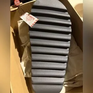 adidas Originals | Shoes | Size 4 Yeezy Slide Brand New  display picture 1